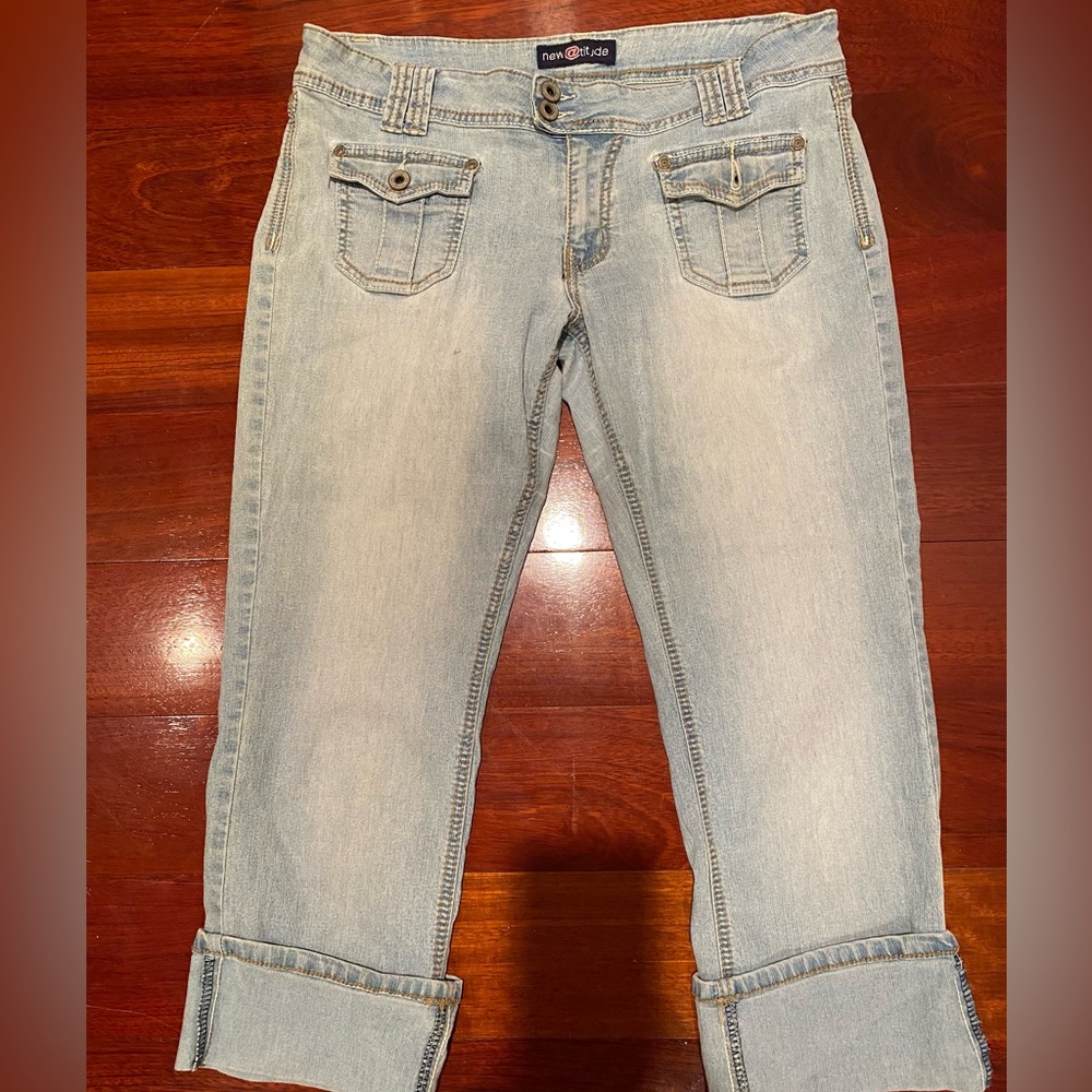 New attitude Light wash, low-rise, straight-leg denim capris teens sz 13